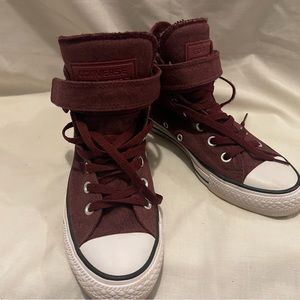 Converse , size 7 , great condition